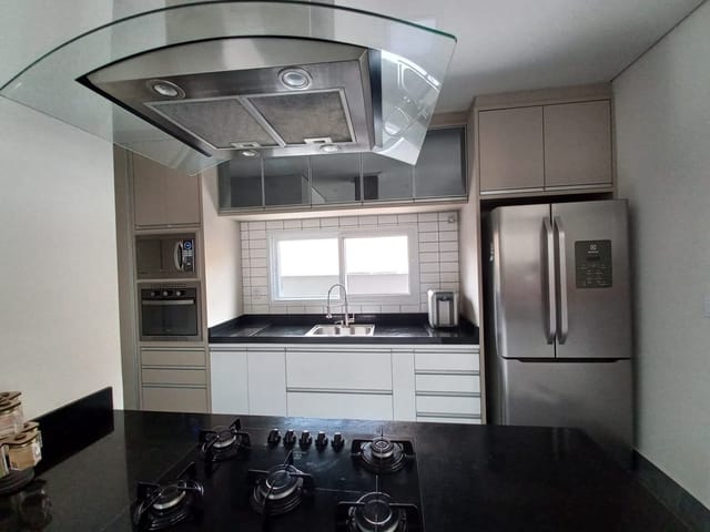 Sobrado com 457m² 3 quartos e 4 banheiros, à venda, no bairro Loteamento Residencial Reserva dos Lagos em Pindamonhangaba