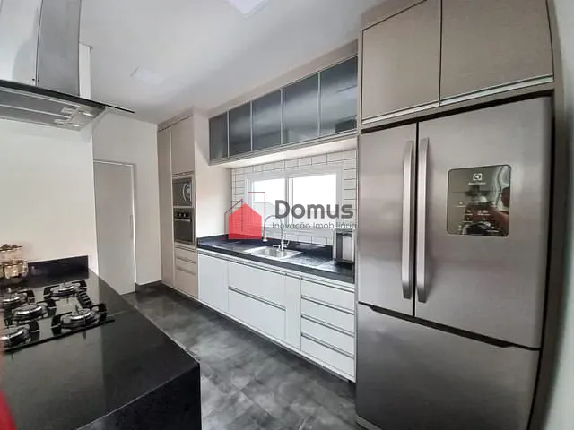 Sobrado com 457m² 3 quartos e 4 banheiros, à venda, no bairro Loteamento Residencial Reserva dos Lagos em Pindamonhangaba