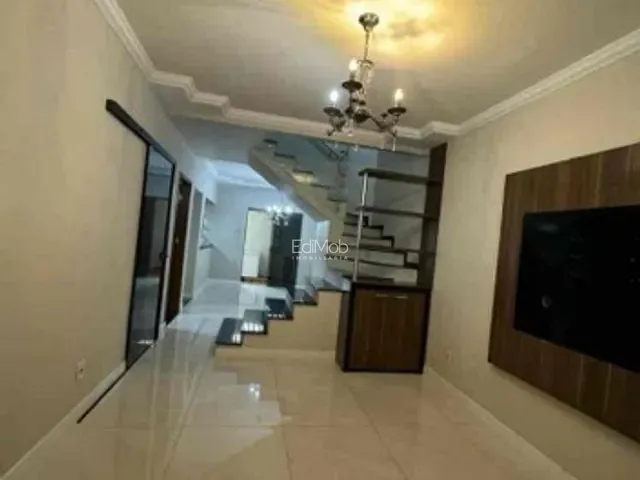 Sobrado com 101m² 3 quartos e 3 banheiros, à venda, no bairro Recanto Tropical em Cascavel