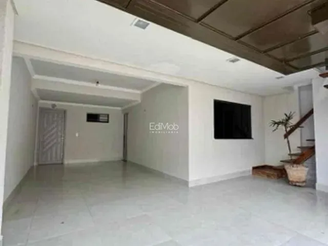 Sobrado com 101m² 3 quartos e 3 banheiros, à venda, no bairro Recanto Tropical em Cascavel