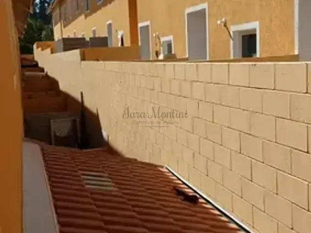 Sobrado 2 quartos e 1 banheiro, à venda, no bairro Chácara Rincão em Cotia