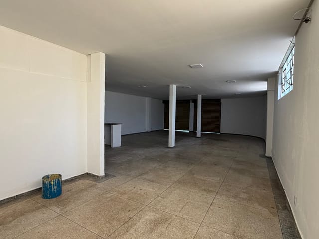 Sobrado com 330m² 3 quartos e 2 banheiros, à venda, no bairro Residencial Canadá em Goiânia
