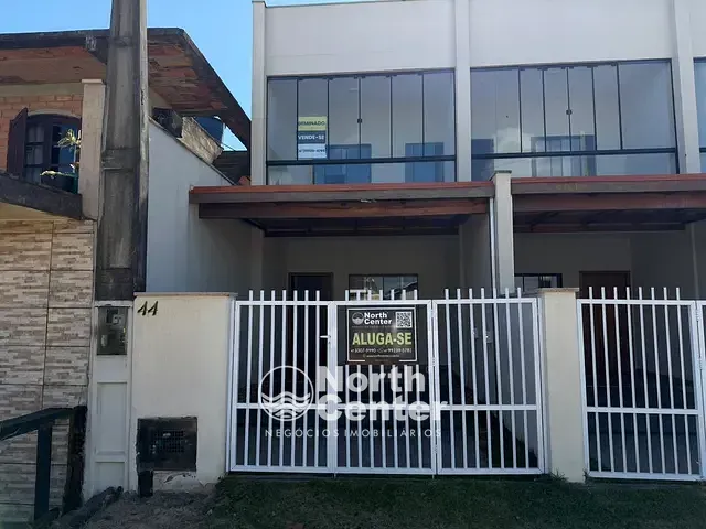 Sobrado 3 quartos e 2 banheiros, para alugar, no bairro Centro em Balneário Barra do Sul