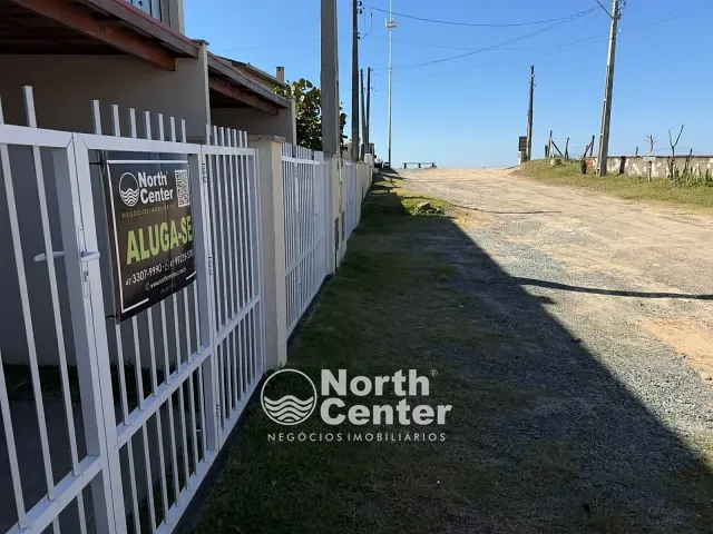 Sobrado 3 quartos e 2 banheiros, para alugar, no bairro Centro em Balneário Barra do Sul