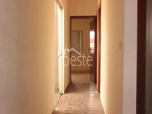 Sobrado com 250m² 5 quartos e 2 banheiros, à venda, no bairro Jardim dos Cedros em Santa Bárbara D'Oeste