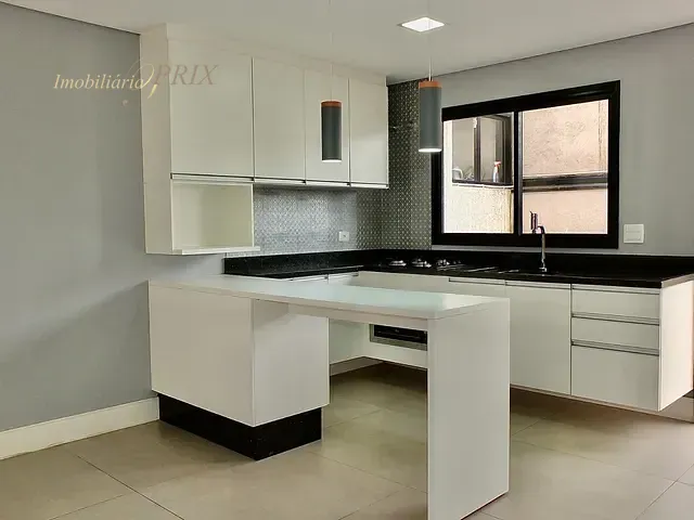 Sobrado com 143m² 3 quartos e 2 banheiros, à venda, no bairro Atuba em Curitiba
