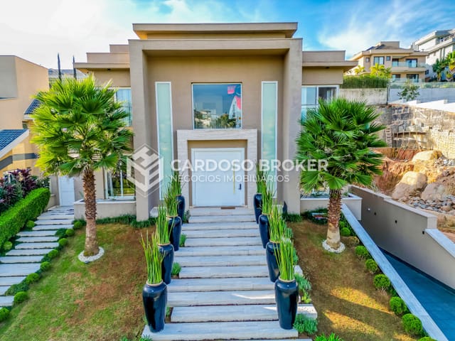 Sobrado com 1000m² 5 quartos e 8 banheiros, à venda, no bairro Tamboré em Santana de Parnaíba