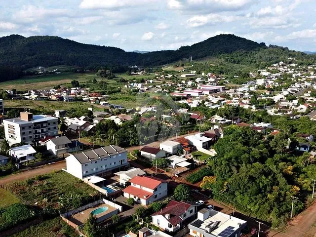 Sobrado com 102m² 2 quartos e 2 banheiros, à venda, no bairro Canabarro em Teutônia