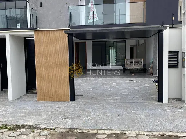 Sobrado com 110m² 3 quartos e 4 banheiros, à venda, no bairro Floresta em Joinville