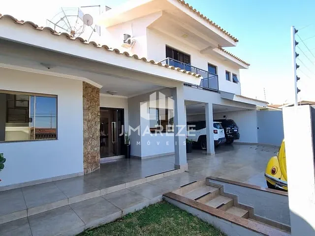 Sobrado com 562m² 4 quartos e 5 banheiros, à venda, no bairro Vila Santa Rosa em Apucarana