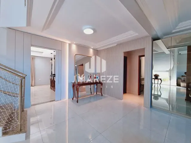 Sobrado com 562m² 4 quartos e 5 banheiros, à venda, no bairro Vila Santa Rosa em Apucarana