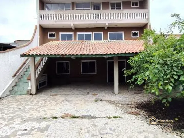 Sobrado com 173m² 4 quartos e 4 banheiros, à venda, no bairro Sítio Cercado em Curitiba