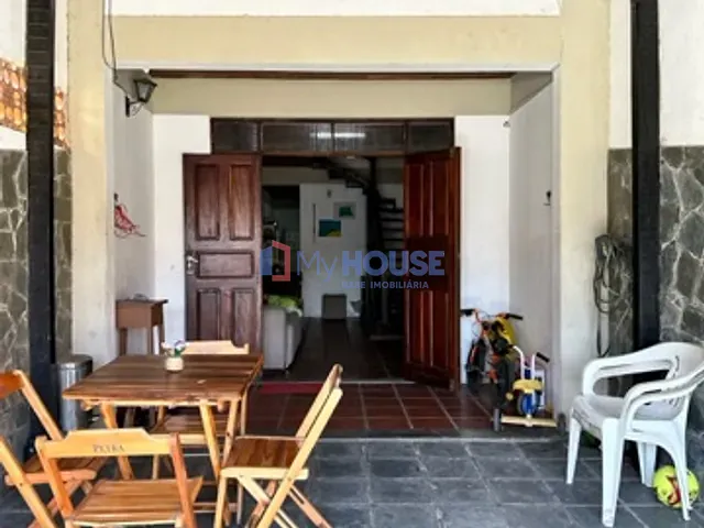 Sobrado 3 quartos e 2 banheiros, à venda, no bairro Pontal em Ilhéus