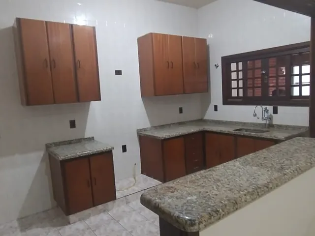 Sobrado com 300m² 3 quartos e 3 banheiros, à venda, no bairro Vila São Judas Tadeu em Pindamonhangaba