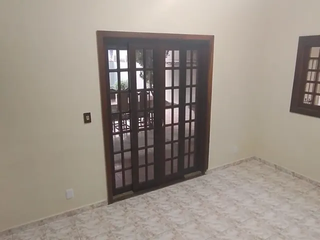 Sobrado com 300m² 3 quartos e 3 banheiros, à venda, no bairro Vila São Judas Tadeu em Pindamonhangaba