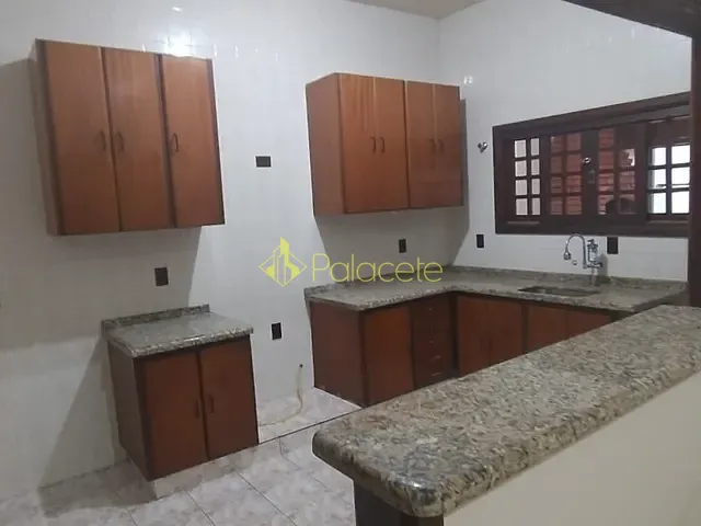 Sobrado com 300m² 3 quartos e 3 banheiros, à venda, no bairro Vila São Judas Tadeu em Pindamonhangaba