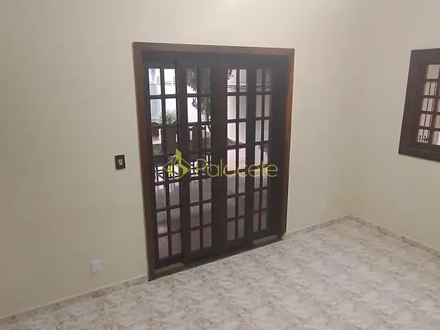Sobrado com 300m² 3 quartos e 3 banheiros, à venda, no bairro Vila São Judas Tadeu em Pindamonhangaba