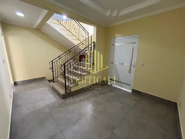 Sobrado com 290m² 4 quartos e 3 banheiros, à venda, no bairro Areão em Cuiabá