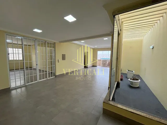 Sobrado com 290m² 4 quartos e 3 banheiros, à venda, no bairro Areão em Cuiabá
