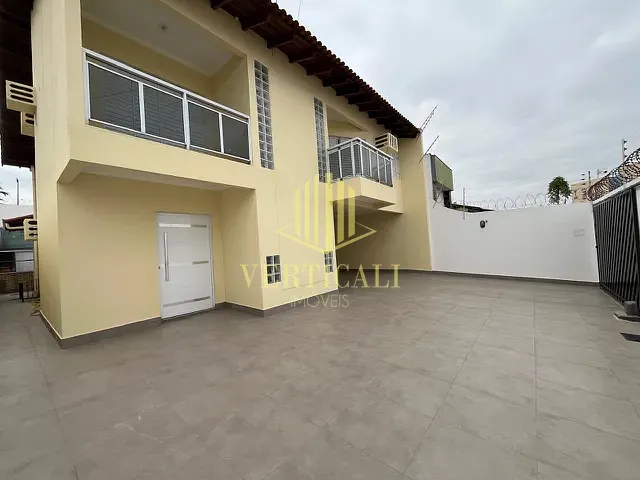 Sobrado com 290m² 4 quartos e 3 banheiros, à venda, no bairro Areão em Cuiabá