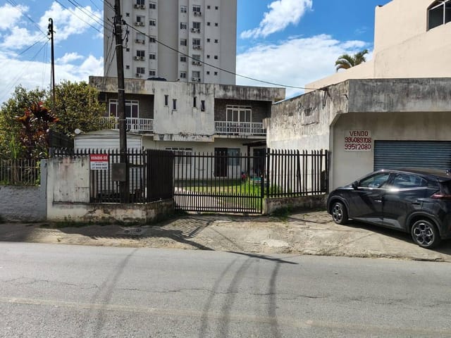 Sobrado 5 quartos e 3 banheiros, à venda, no bairro São João em Itajaí