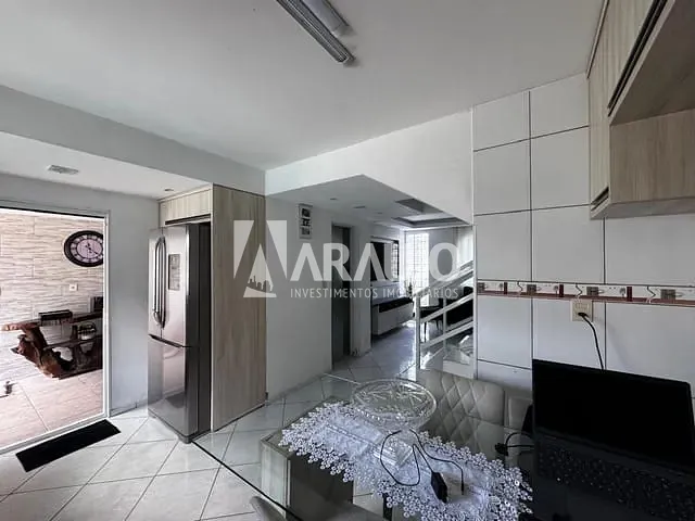 Sobrado com 187m² 3 quartos e 4 banheiros, à venda, no bairro São Vicente em Itajaí