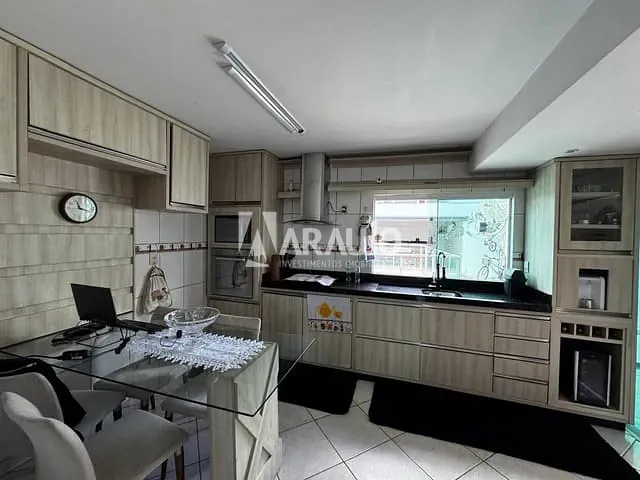 Sobrado com 187m² 3 quartos e 4 banheiros, à venda, no bairro São Vicente em Itajaí