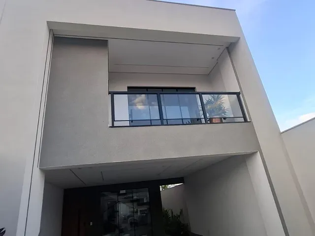 Sobrado com 190m² 4 quartos e 2 banheiros, à venda, no bairro Jardim Cristalino em Aparecida de Goiânia