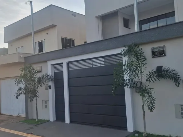 Sobrado com 190m² 4 quartos e 2 banheiros, à venda, no bairro Jardim Cristalino em Aparecida de Goiânia