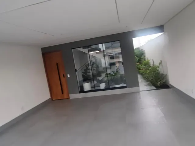 Sobrado com 190m² 4 quartos e 2 banheiros, à venda, no bairro Jardim Cristalino em Aparecida de Goiânia