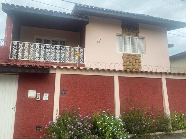 Foto do Sobrado - Casa dos sonhos no Jardim Simus, encantadora residência oferece conforto, por R$520.000. Com 3 dormitórios, incluindo 1 suíte, esta casa é perfeita para você! | Bella Casa Imob