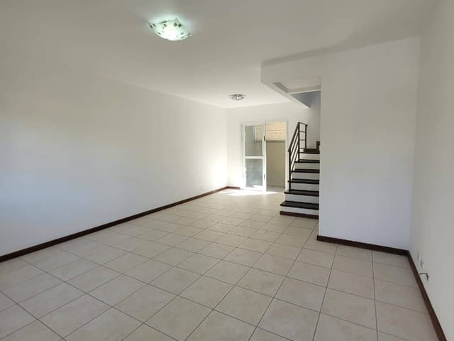 Sobrado com 111m² 3 quartos e 3 banheiros, à venda, no bairro Estrela em Ponta Grossa