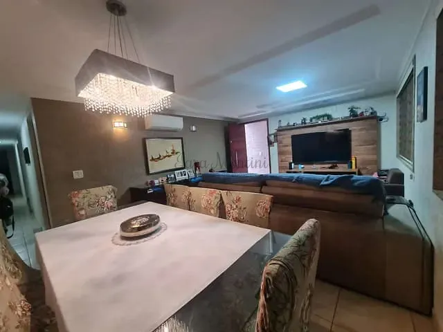 Sobrado com 195m², à venda, no bairro Jardim Record em Taboão da Serra