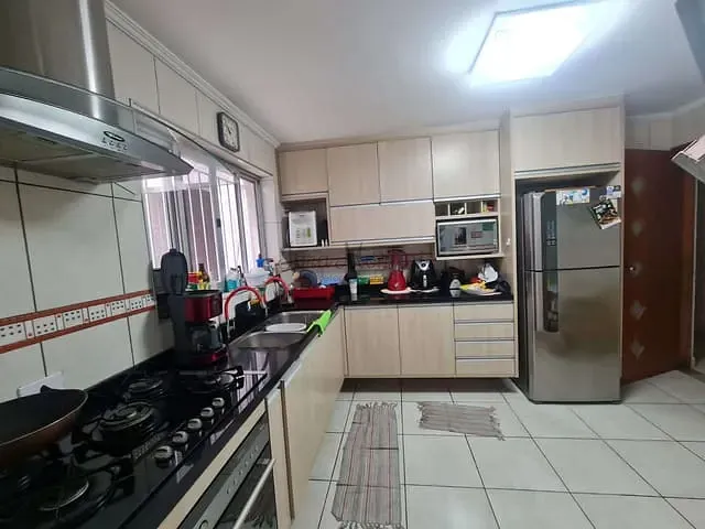 Sobrado com 195m², à venda, no bairro Jardim Record em Taboão da Serra