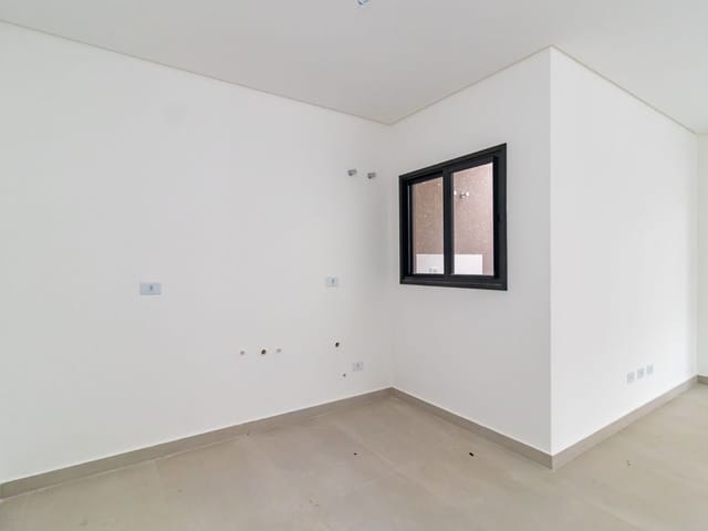 Sobrado com 83m², à venda, no bairro Boqueirão em Curitiba