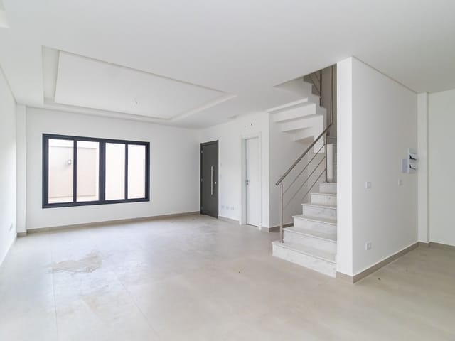 Sobrado com 83m², à venda, no bairro Boqueirão em Curitiba