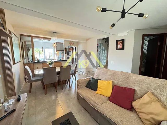 Sobrado com 170m² 3 quartos e 4 banheiros, à venda, no bairro Guaraituba em Colombo