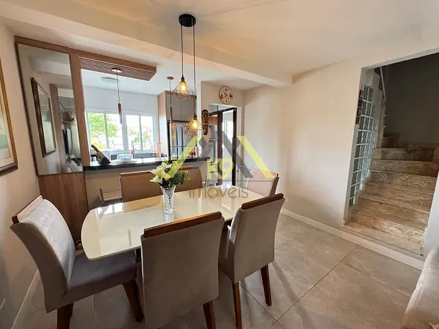Sobrado com 170m² 3 quartos e 4 banheiros, à venda, no bairro Guaraituba em Colombo