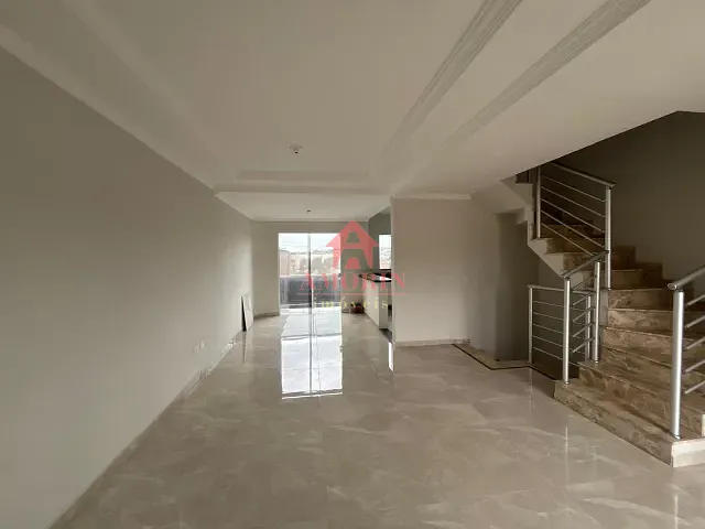 Sobrado com 171m² 3 quartos e 3 banheiros, à venda, no bairro Fazendinha em Curitiba