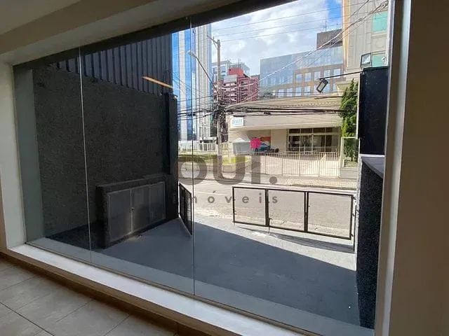 Sobrado com 188m² 4 quartos e 2 banheiros, para alugar, no bairro Vila Olímpia em São Paulo