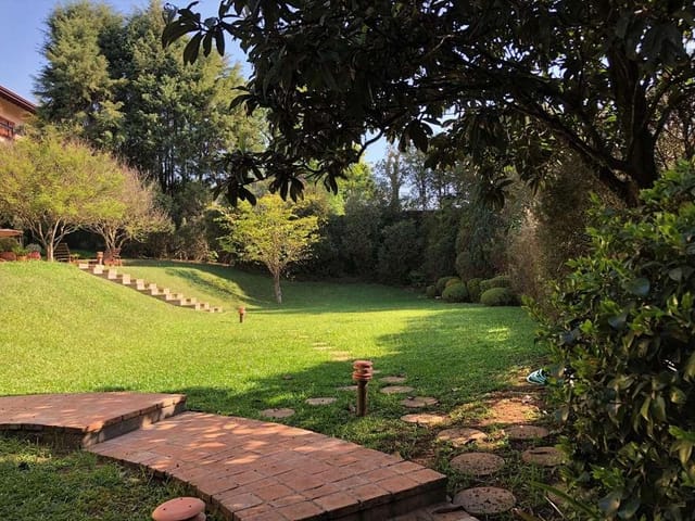 Sobrado com 1789m² 3 quartos e 4 banheiros, à venda, no bairro Parque Dom Henrique em Cotia