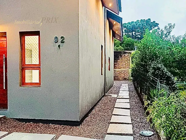 Sobrado 3 quartos e 2 banheiros, à venda, no bairro Serrano em Canela