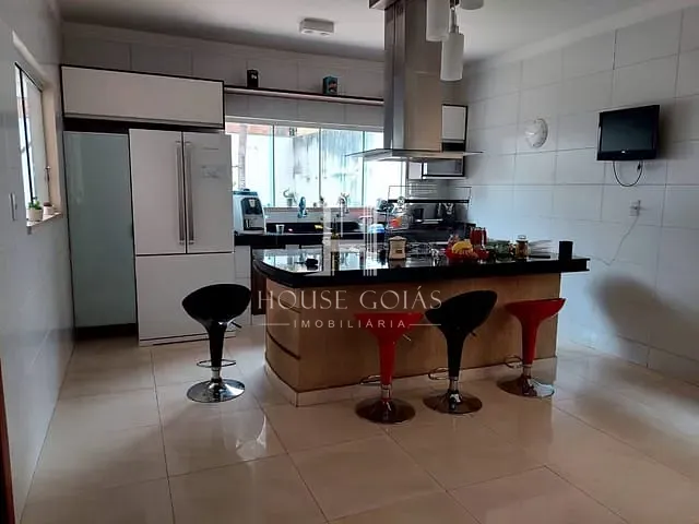 Sobrado com 468m² 4 quartos e 1 banheiro, à venda, no bairro Jardim América em Goiânia