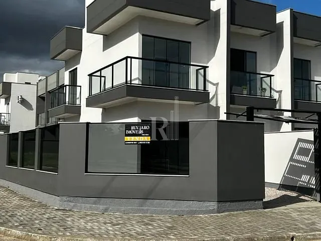 Sobrado 2 quartos e 2 banheiros, à venda, no bairro Br Felice em Tijucas