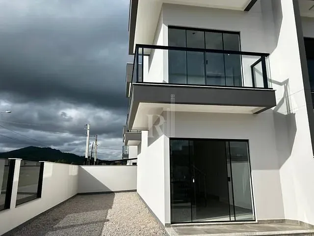 Sobrado 2 quartos e 2 banheiros, à venda, no bairro Br Felice em Tijucas