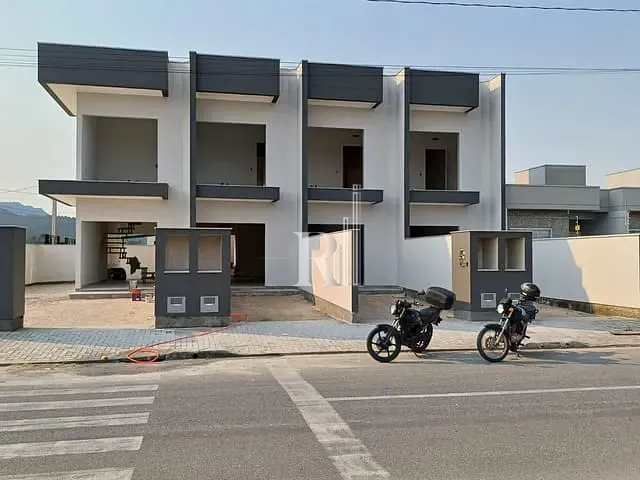 Sobrado 2 quartos e 2 banheiros, à venda, no bairro Br Felice em Tijucas