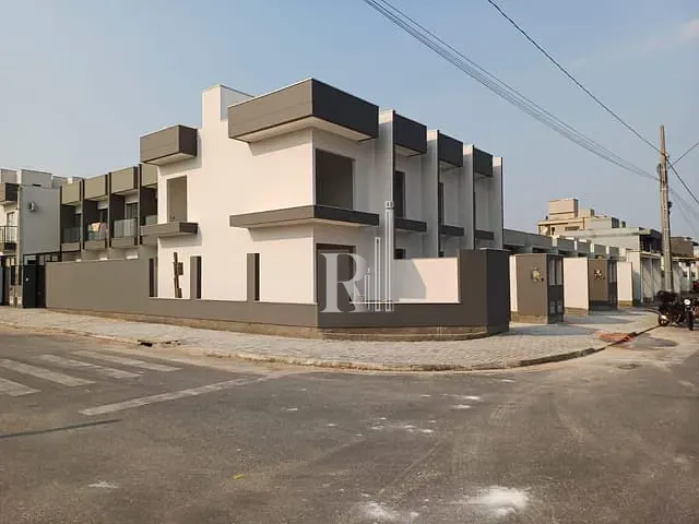 Sobrado 2 quartos e 2 banheiros, à venda, no bairro Br Felice em Tijucas