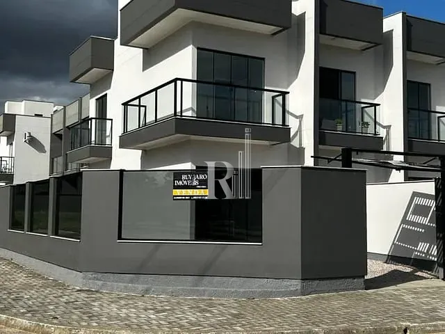 Sobrado 2 quartos e 2 banheiros, à venda, no bairro Br Felice em Tijucas