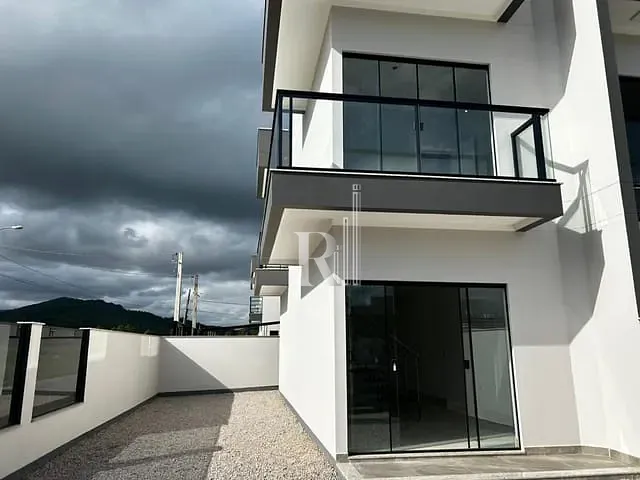 Sobrado 2 quartos e 2 banheiros, à venda, no bairro Br Felice em Tijucas