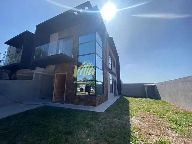Sobrado com 120m² 3 quartos e 3 banheiros, à venda, no bairro Fazenda Velha em Araucária